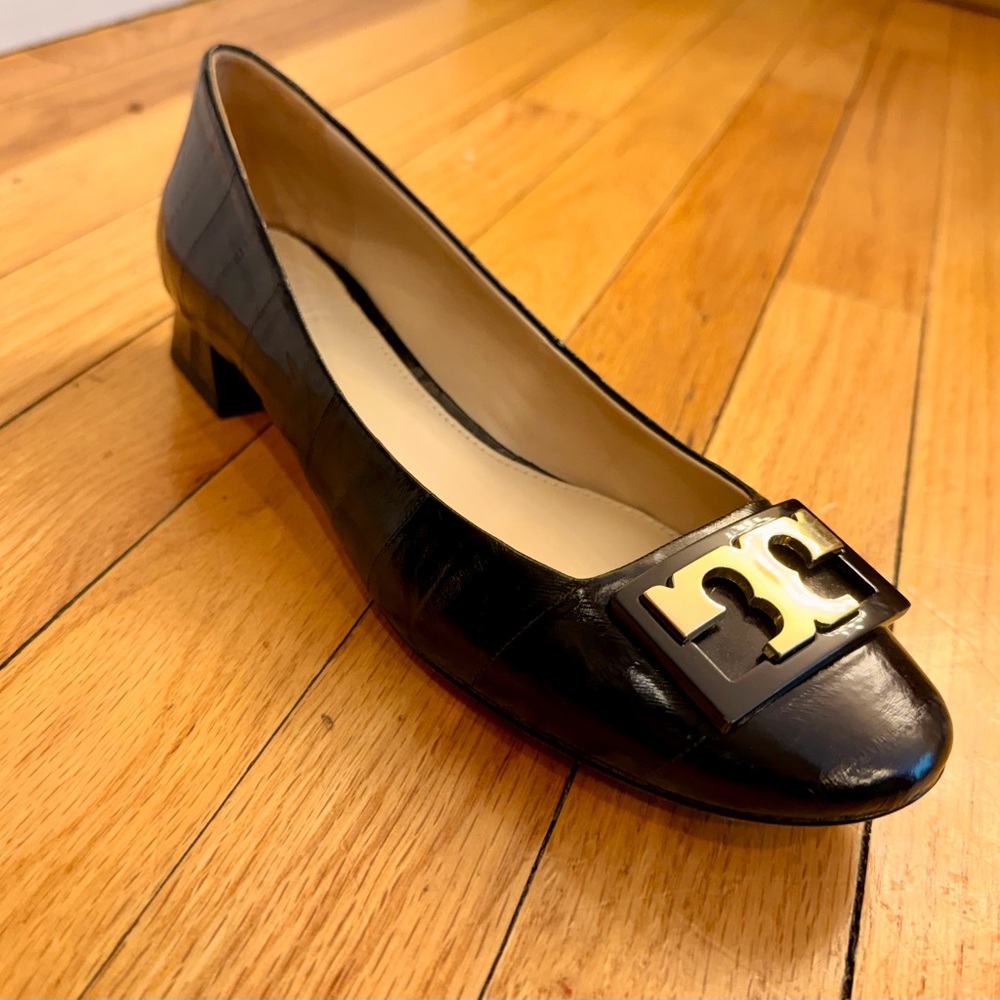 Tory Burch Black Flats with Gold Accent NIB SIZE 6